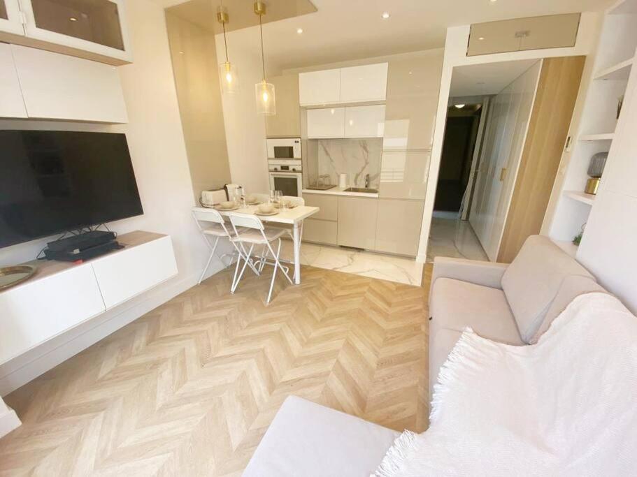 Appartement 2P Idealement Place Juan Les Pins ภายนอก รูปภาพ